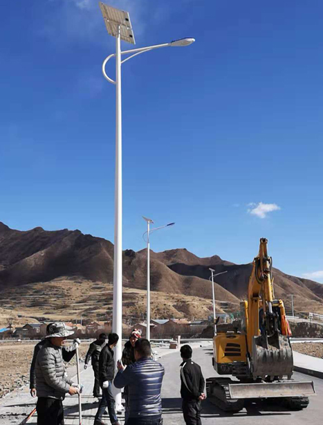 甘南碌曲10米格尔木太阳能路灯项目