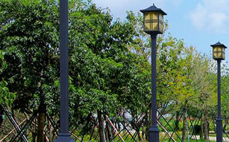 太阳能格尔木庭院灯价格为何差三倍？关键看这几点